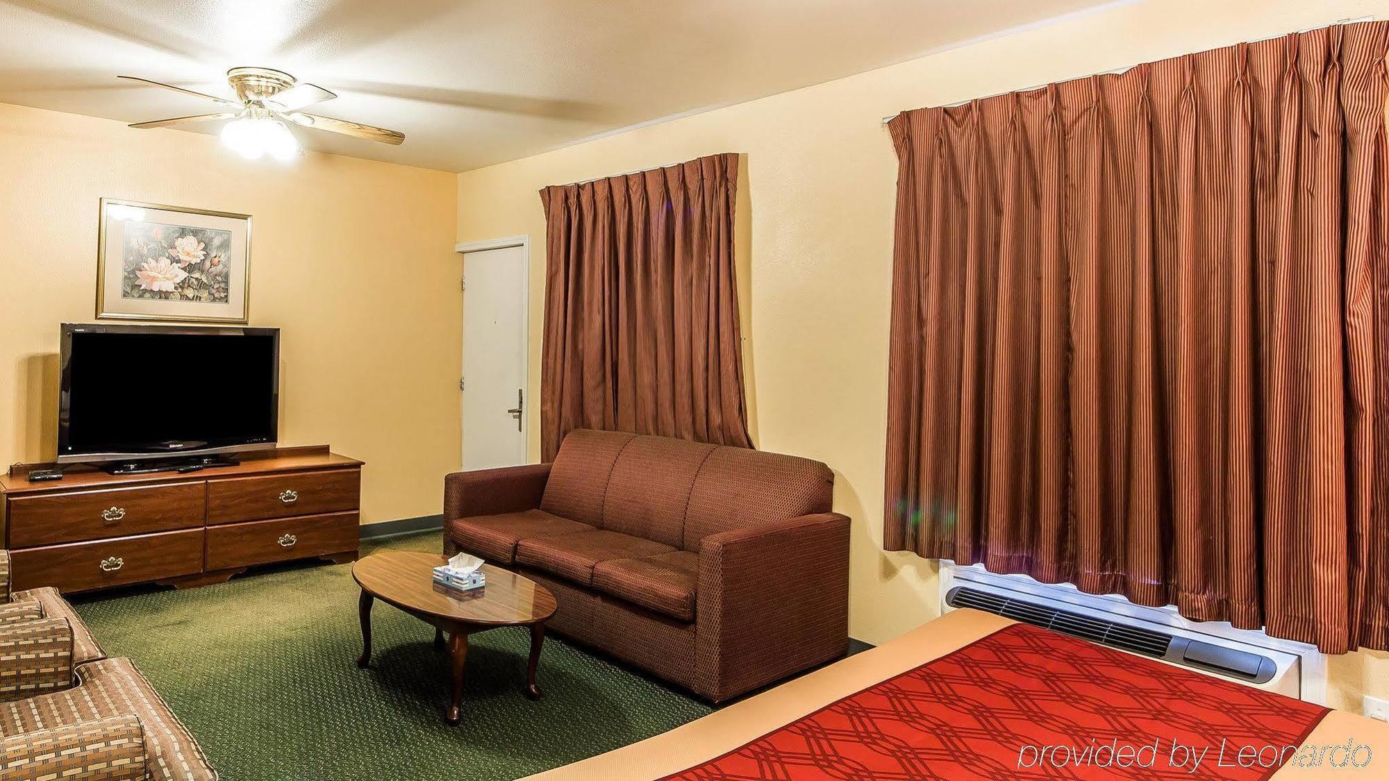 Econo Lodge Bartlesville Hwy 75 Exterior photo